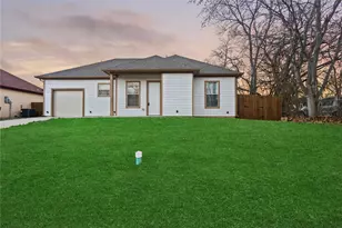 503 S 5th St, Bonham, TX 75418 - Photo 1