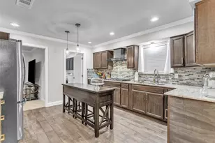 1018 Gracelane Dr, DeSoto, TX 75115 - Photo 7