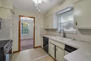 3607 Halifax Dr, Arlington, TX 76013 - Photo 9