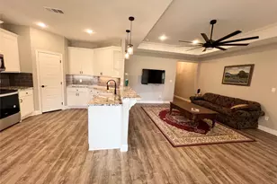 505 S Sky Ct, Granbury, TX 76049 - Photo 7