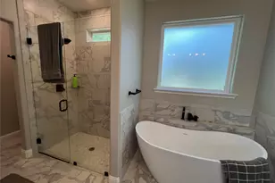 505 S Sky Ct, Granbury, TX 76049 - Photo 11