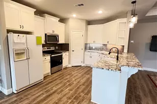 505 S Sky Ct, Granbury, TX 76049 - Photo 9