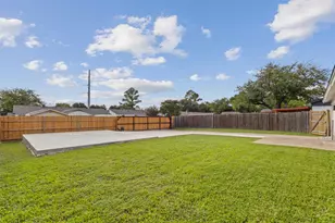 910 Waikiki Dr, Garland, TX 75043 - Photo 29