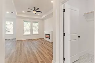 2314 Beverly Dr, Granbury, TX 76048 - Photo 7