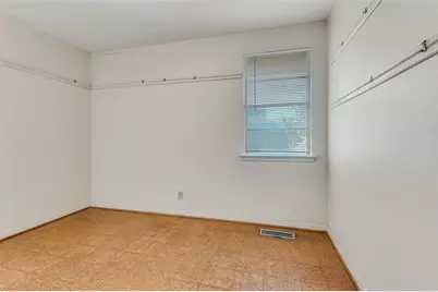 3722 Devonshire Court E, Irving, TX 75062 - Photo 9