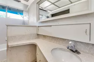 3722 Devonshire Ct E, Irving, TX 75062 - Photo 11