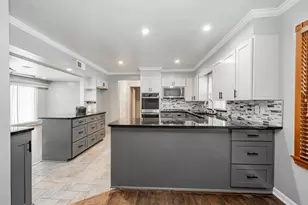 908 Saturn Springs Dr, Garland, TX 75041 - Photo 11