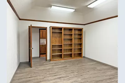 103 E Henderson Street, Cleburne, TX 76031 - Photo 13