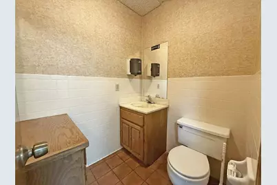 103 E Henderson Street, Cleburne, TX 76031 - Photo 23