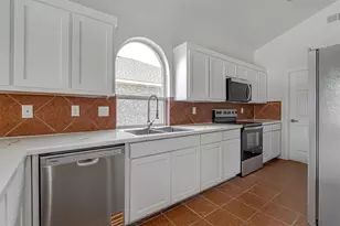 905 Hunter Ln, Burleson, TX 76028 - Photo 15