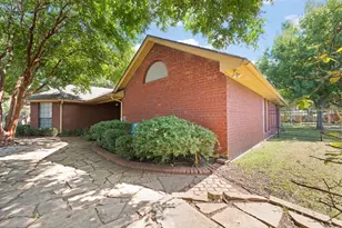 153 Sandlewood Ln, Burleson, TX 76028 - Photo 37