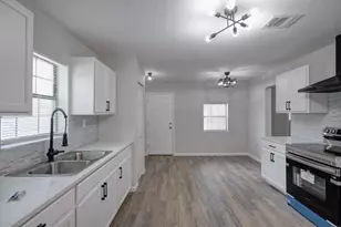 1260 E Mulkey St, Fort Worth, TX 76104 - Photo 5