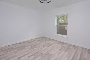 611 SE 2nd Ave, Mineral Wells, TX 76067 - Photo 17