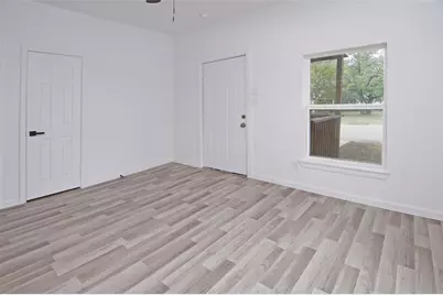 611 SE 2nd Avenue, Mineral Wells, TX 76067 - Photo 7