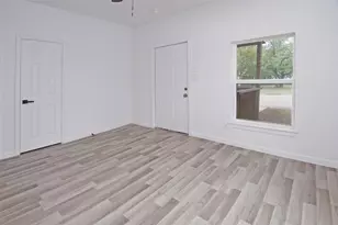 611 SE 2nd Ave, Mineral Wells, TX 76067 - Photo 7