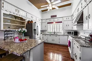 123 W Doyle St, Granbury, TX 76048 - Photo 7