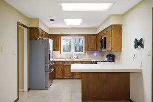 2901 N Sunbeck Circle, Farmers Branch, TX 75234 - Photo 13