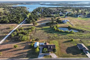 795 Beach Rd, Bowie, TX 76230 - Photo 3