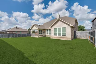 801 Woodcrest Dr, Ennis, TX 75119 - Photo 3