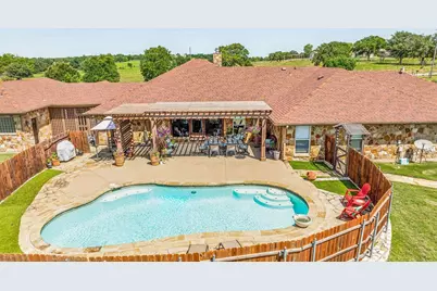 501 Umphress Court, Granbury, TX 76048 - Photo 5