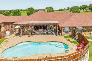 501 Umphress Ct, Granbury, TX 76048 - Photo 5