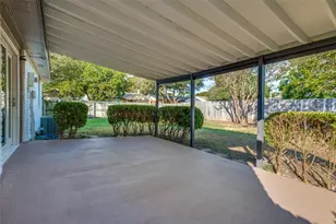 10257 Sweet Gum St, Dallas, TX 75249 - Photo 25