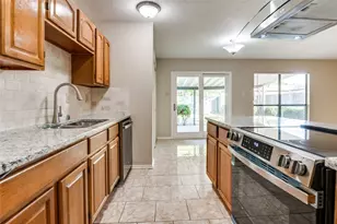 10257 Sweet Gum St, Dallas, TX 75249 - Photo 11