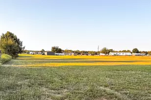 350 Summerfield Ct E, Springtown, TX 76082 - Photo 19