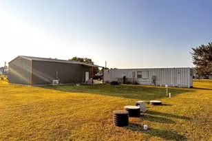 350 Summerfield Ct E, Springtown, TX 76082 - Photo 13