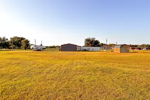 350 Summerfield Ct E, Springtown, TX 76082 - Photo 17