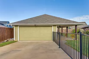 637 Kagen Ct, Burleson, TX 76028 - Photo 33