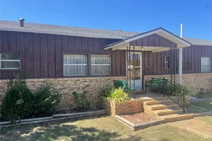 615 N Harvey St, Breckenridge, TX 76424 - Photo 1