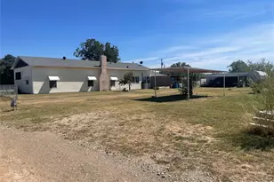 615 N Harvey St, Breckenridge, TX 76424 - Photo 5