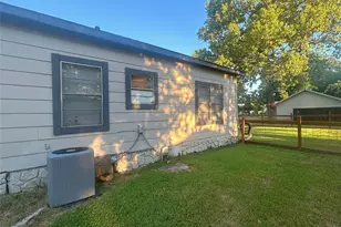 501 Gilliland St, Tioga, TX 76271 - Photo 3