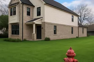 608 Ritchey St, Gainesville, TX 76240 - Photo 1