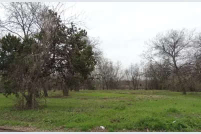 3209 Crockett Street, Greenville, TX 75401 - Photo 7