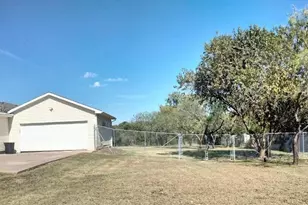 855 Tom Sawyer Rd, Ennis, TX 75119 - Photo 5