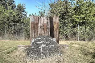 855 Tom Sawyer Rd, Ennis, TX 75119 - Photo 11