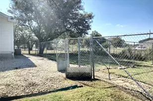 855 Tom Sawyer Rd, Ennis, TX 75119 - Photo 9