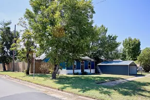 1214 3rd St, Graham, TX 76450 - Photo 3