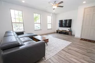 4538 Cypress Thorn Dr, Arlington, TX 76005 - Photo 5