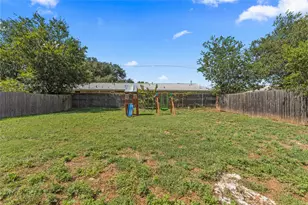 1015 S Adams St, McGregor, TX 76657 - Photo 21