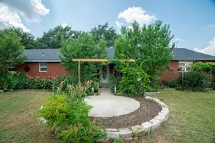 111 N Briar Oaks Rd, Burleson, TX 76028 - Photo 3