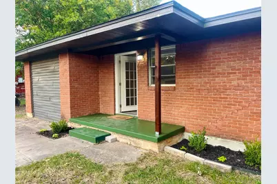 1108 Locust Street, Gainesville, TX 76240 - Photo 3