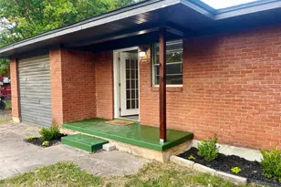 1108 Locust St, Gainesville, TX 76240 - Photo 3