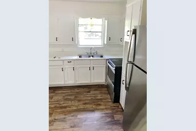 1108 Locust Street, Gainesville, TX 76240 - Photo 11