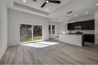 2209 W E Roberts Street, Grand Prairie, TX 75051 - Photo 3