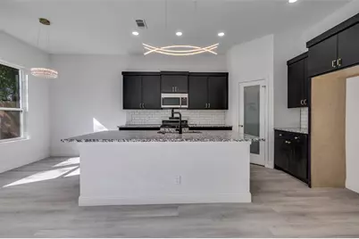 2209 W E Roberts Street, Grand Prairie, TX 75051 - Photo 15