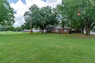 102 N Mesquite St, Paradise, TX 76073 - Photo 11