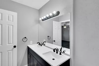 125 W Mountain Creek Drive #16, Grand Prairie, TX 75052 - Photo 11